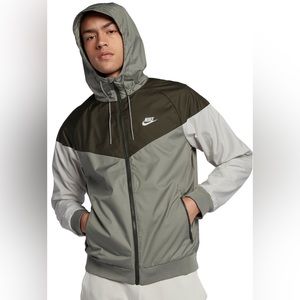 Nike hooded men grey/green windbreaker.